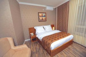 Uma cama ou camas num quarto em Hotel Pinocchio