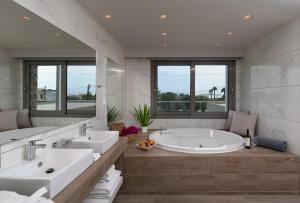 A bathroom at KB Ammos