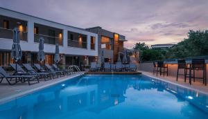 The swimming pool at or close to KB Ammos