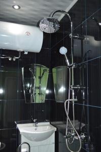 a bathroom with a shower and a sink at Къща за гости "Черната роза" in Bŭlgarevo