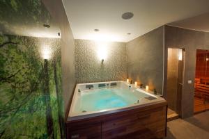 Kúpeľňa v ubytovaní Horvát Family Residence + 37 fotografií