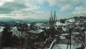 Nespecifikovaný výhled na hory nebo výhled na hory při pohledu z prázdninového domu