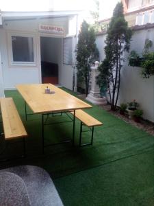 Πινγκ πονγκ στο Hostel Corner 021 ή εκεί κοντά