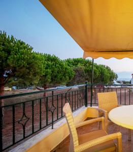 a balcony with a table and chairs and a view of the ocean at Romanos Beach Villas in Romanu