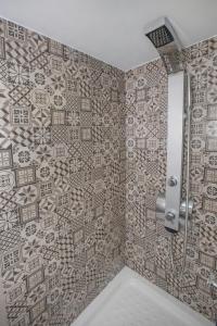 A bathroom at Acropolis Gem by GHH