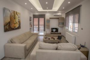 A seating area at Acropolis Gem by GHH