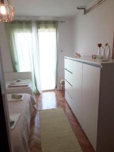 Kuchyň nebo kuchyňský kout v ubytování Apartments Mira