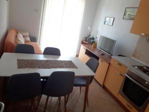 Kuchyň nebo kuchyňský kout v ubytování Apartments Mira + 22 fotografií