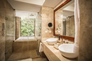 Um banheiro em Sumaq Machu Picchu Hotel