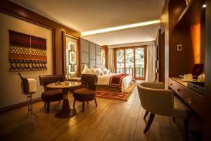 Uma área de estar em Sumaq Machu Picchu Hotel