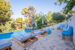 Bazén v ubytování Avatel Eco Lodge nebo v jeho okolí
