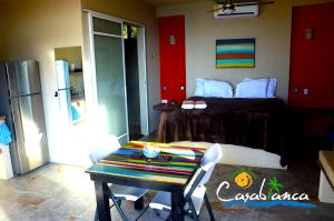Kuchyň nebo kuchyňský kout v ubytování Casablanca Guest House - Adults Only - Starlink Internet!