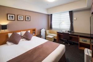 Postel nebo postele na pokoji v ubytování HOTEL MYSTAYS Kyoto Shijo
