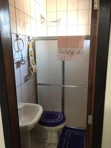 A bathroom at Suite Cardoso