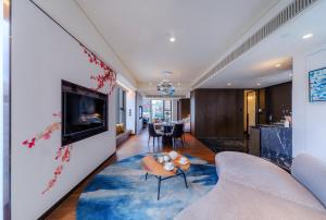 TV/trung tâm giải trí tại AKVO Hotel