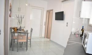 Kuchyň nebo kuchyňský kout v ubytování Levande Studio with private parking