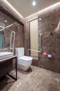 Phòng tắm tại AKVO Hotel