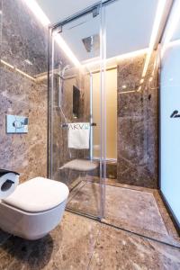Phòng tắm tại AKVO Hotel