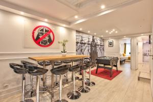 a dining room with a table and stools at 41-Atelier Star Wars in Paris