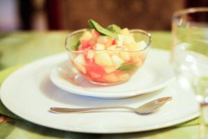 Makanan di atau berdekatan hotel