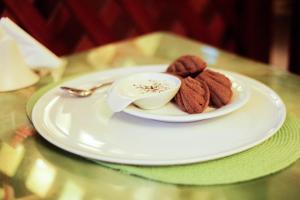 Makanan di atau berdekatan hotel