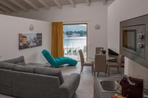 Posedenie v ubytovaní Exclusive Suites Riva