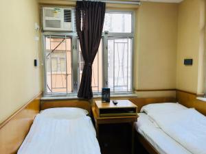 Postel nebo postele na pokoji v ubytování Good Fortune Inn