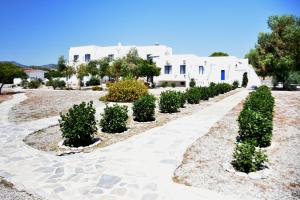 a row of bushes in front of a house at Kiotari Beach Apartments in Kiotari