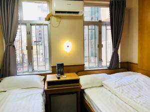 Postel nebo postele na pokoji v ubytování Good Fortune Inn