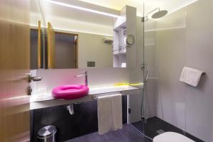 a bathroom with a toilet, sink, and shower stall at Hotel Malaposta in Porto