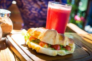 Eten bij of ergens in de buurt van het pension
