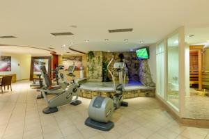 Fitness centrum a/nebo fitness zařízení v ubytování Mercure Hotel Severinshof Köln City