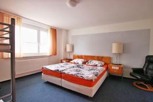 Galeriebild der Unterkunft Pension " Zu den Linden" Trin in Trinwillershagen + 1 Foto