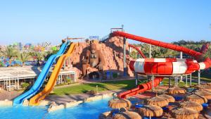 Pickalbatros Aqua Blu Sharm El Sheikh内部或周边的泳池