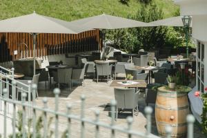 Reštaurácia alebo iné gastronomické zariadenie v ubytovaní Hotel Schwarzer Adler - Sport & Spa