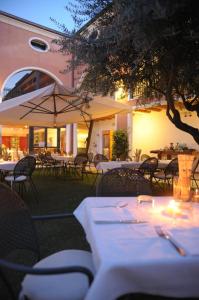 Restaurace v ubytování Hotel Villa Altura