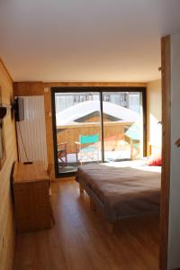 Postel nebo postele na pokoji v ubytování Hotel le Sherpa