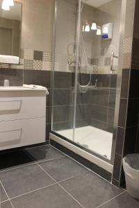 Koupelna v ubytování Hotel le Sherpa