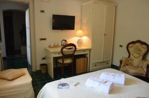 Postel nebo postele na pokoji v ubytování Hotel Santa Lucia