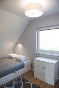 Postel nebo postele na pokoji v ubytování NORTHON Domy z widokiem na morze