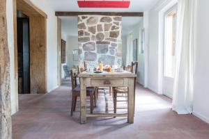 a dining room with a wooden table and chairs at joangi in Uhart-Cize