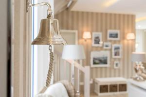 a lamp hanging from a window in a living room at Kapitaensweg 12 in Ostseebad Karlshagen