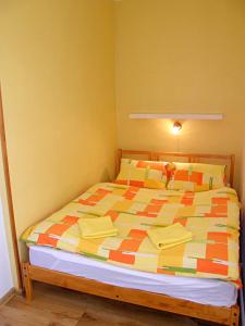 Posteľ alebo postele v izbe v ubytovaní Apartmány Ilona