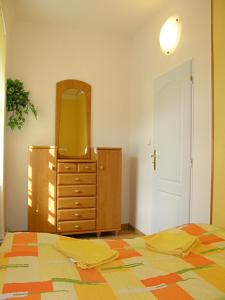Posteľ alebo postele v izbe v ubytovaní Apartmány Ilona
