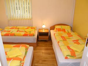 Posteľ alebo postele v izbe v ubytovaní Apartmány Ilona