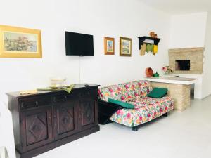 TV a/nebo společenská místnost v ubytování Villa Il Carrubo - Basilicata
