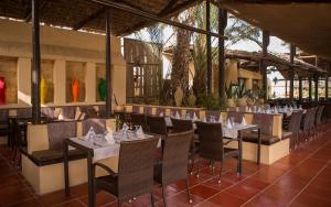 a restaurant with tables and chairs in a building at Africa Jade Thalasso in Korba