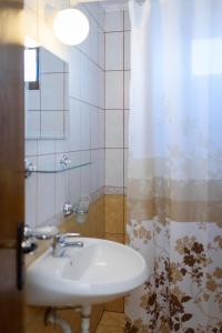 Guest House Ianis Paradise tesisinde bir banyo