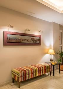 Khu vực ghế ngồi tại Galini Hotel