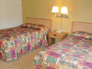 Postel nebo postele na pokoji v ubytování Red Lion Motel Southampton